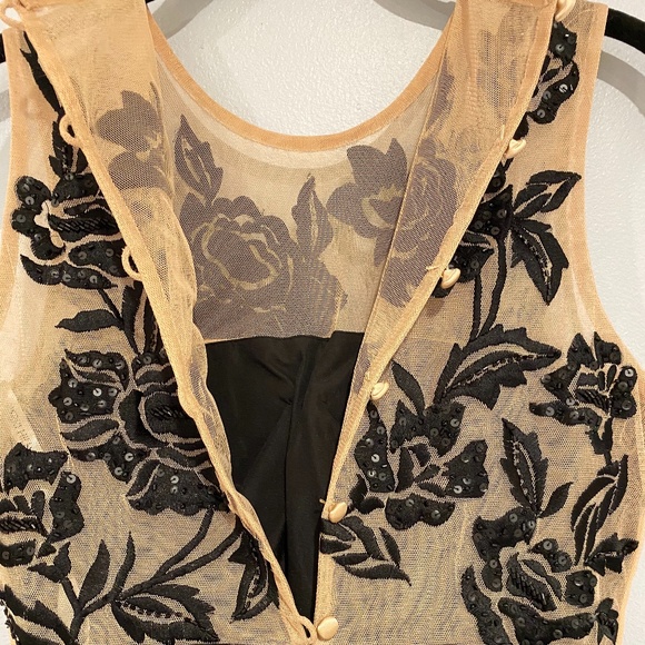 Black & Nude Sleeveless Cocktail dress - Picture 5 of 9